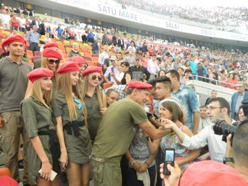 Mazăre i-a luat faţa lui Ponta, chiar la lansarea acestuia pentru preşedinţie. Edilul şi gagicile sale au făcut furori pe Arena Naţională